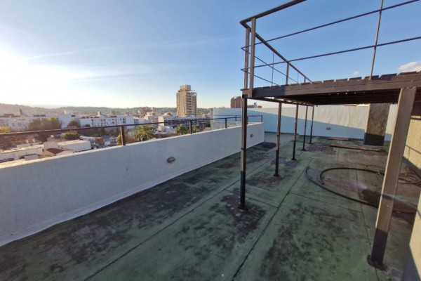 DEPARTAMENTO CENTRICO - UN DORMITORIO CON BALCON-PISCINA-COCHERA