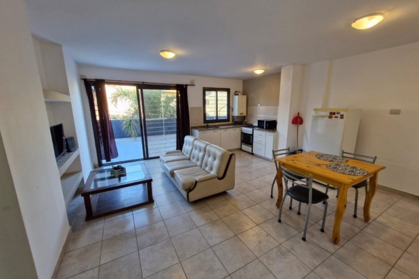 DEPARTAMENTO CENTRICO - UN DORMITORIO CON BALCON-PISCINA-COCHERA