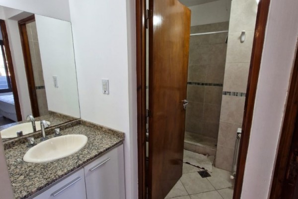DEPARTAMENTO CENTRICO - UN DORMITORIO CON BALCON-PISCINA-COCHERA