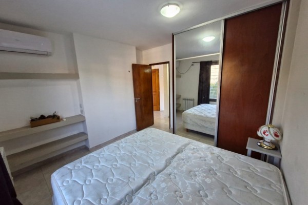 DEPARTAMENTO CENTRICO - UN DORMITORIO CON BALCON-PISCINA-COCHERA
