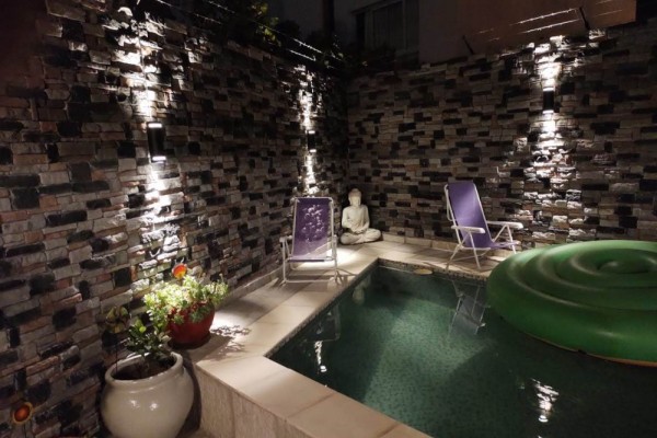 DEPARTAMENTO CENTRICO. UN DORMITORIO. PATIO Y PISCINA PROPIOS