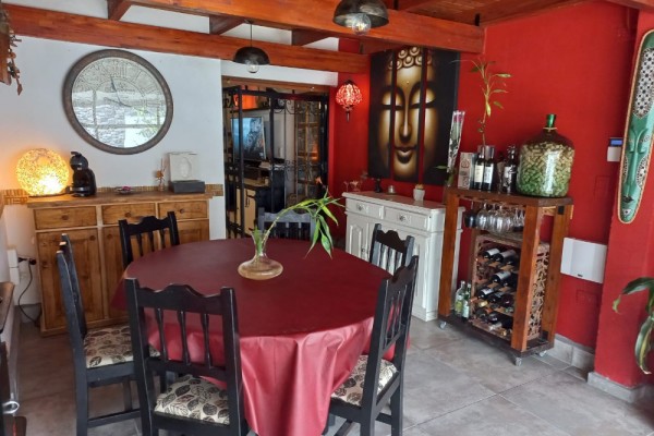 DEPARTAMENTO CENTRICO. UN DORMITORIO. PATIO Y PISCINA PROPIOS