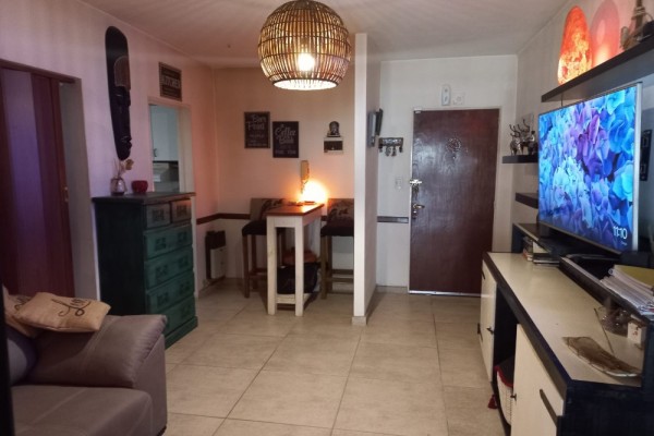 DEPARTAMENTO CENTRICO. UN DORMITORIO. PATIO Y PISCINA PROPIOS