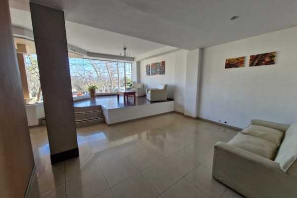 Departamento 2 dormitorios en villa Carlos paz con pileta y cochera