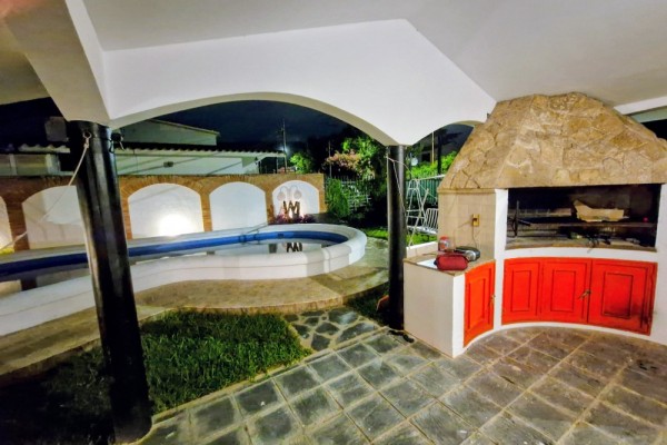 CASA PARA 8 PERSONAS CON PARQUE-QUINCHO-PILETA