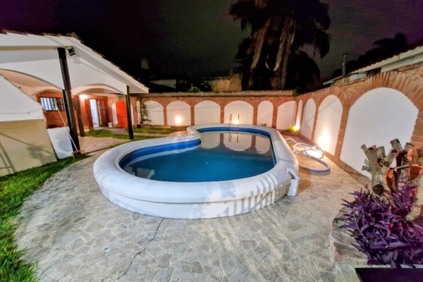CASA PARA 8 PERSONAS CON PARQUE-QUINCHO-PILETA