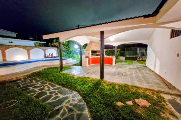 CASA PARA 8 PERSONAS CON PARQUE-QUINCHO-PILETA