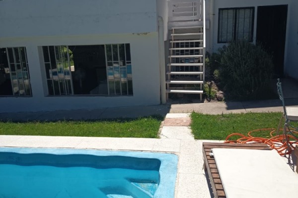 CASA PARA 4/5 PERSONAS CON PILETA 