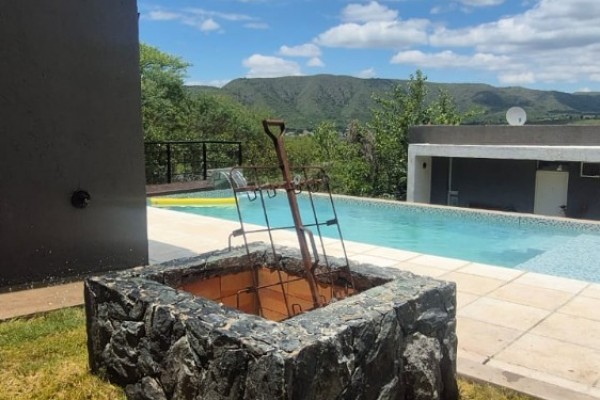 HERMOSA CASA DE CATEGORIA PARA 11 PERSONAS CON PILETA, QUINCHO, VISTA 