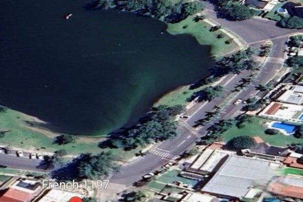 DEPARTAMENTO FRENTE AL LAGO CON PATIO. ASADOR. COCHERA