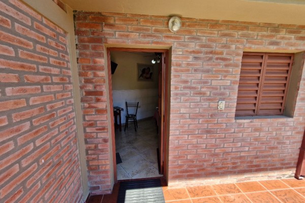 DEPARTAMENTO FRENTE AL LAGO CON PATIO. ASADOR. COCHERA