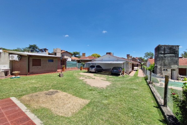 DEPARTAMENTO FRENTE AL LAGO CON PATIO. ASADOR. COCHERA