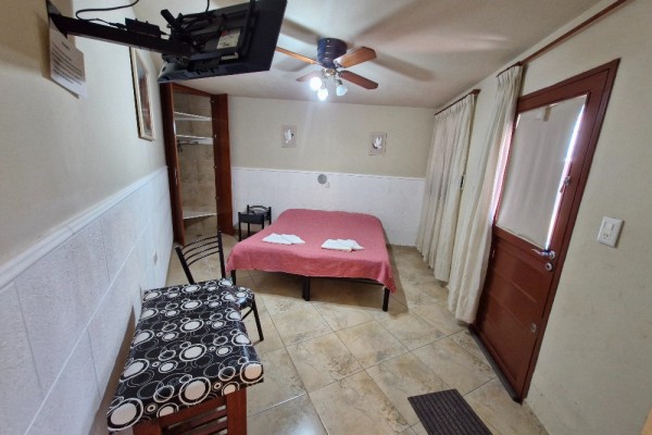 DEPARTAMENTO FRENTE AL LAGO CON PATIO. ASADOR. COCHERA