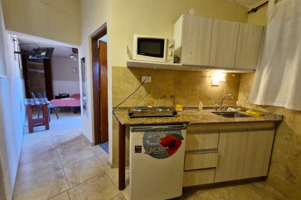 DEPARTAMENTO FRENTE AL LAGO CON PATIO. ASADOR. COCHERA