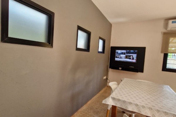 DUPLEX 1 DORMITORIO A METROS DEL RIO. COCHERA. TERRAZA. PARRILLA