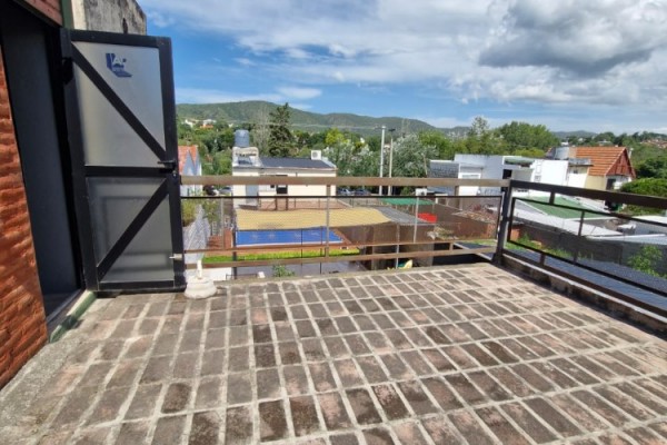 DUPLEX 1 DORMITORIO A METROS DEL RIO. COCHERA. TERRAZA. PARRILLA