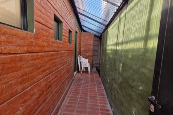 DUPLEX 1 DORMITORIO A METROS DEL RIO. COCHERA. TERRAZA. PARRILLA