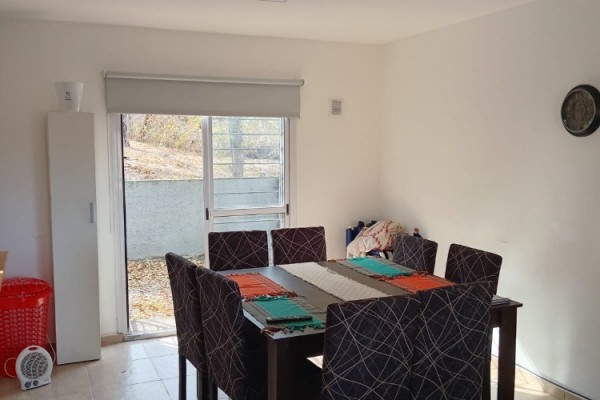 DUPLEX 2 DORMITORIOS CON COCHERA Y PATIO 