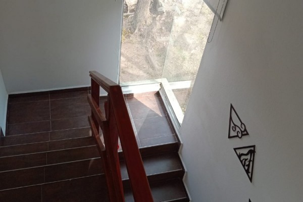 DUPLEX 2 DORMITORIOS CON COCHERA Y PATIO 