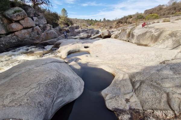 LOTE DE 2200 METROS SOBRE EL RIO EN CABALANGO, HERMOSO ENTORNO NATURAL