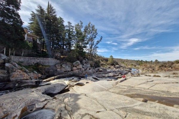 LOTE DE 2200 METROS SOBRE EL RIO EN CABALANGO, HERMOSO ENTORNO NATURAL