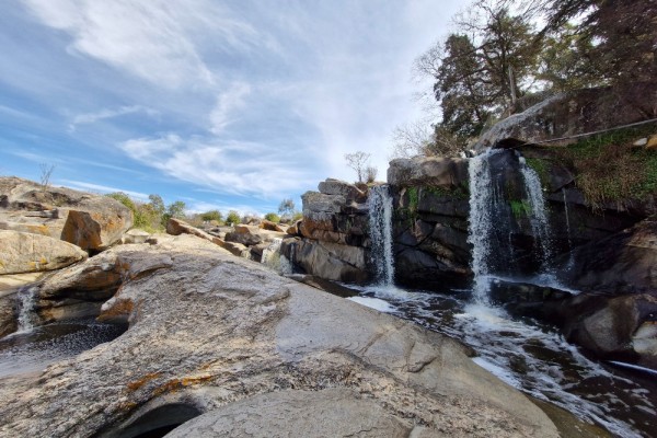 LOTE DE 2200 METROS SOBRE EL RIO EN CABALANGO, HERMOSO ENTORNO NATURAL