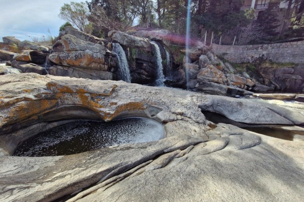 LOTE DE 2200 METROS SOBRE EL RIO EN CABALANGO, HERMOSO ENTORNO NATURAL
