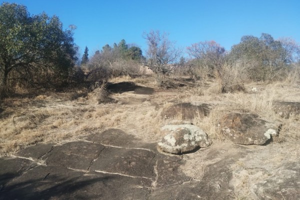 LOTE DE 2200 METROS SOBRE EL RIO EN CABALANGO, HERMOSO ENTORNO NATURAL