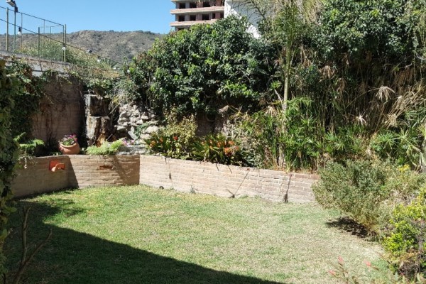CASA PARA 10/12 PERSONAS - CENTRICA - 5 DORMITORIOS - PILETA CERRADA - QUINCHO - EQUIPAMIENTO FULL