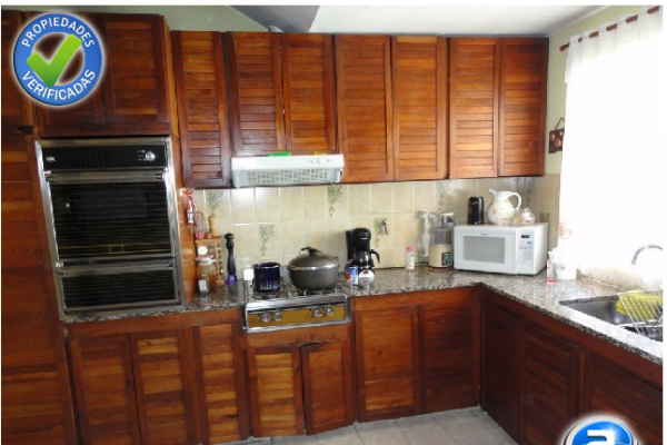 CASA PARA 10/12 PERSONAS - CENTRICA - 5 DORMITORIOS - PILETA CERRADA - QUINCHO - EQUIPAMIENTO FULL