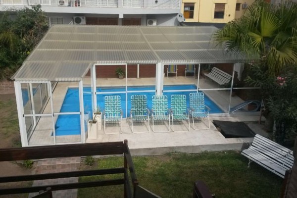 CASA PARA 10/12 PERSONAS - CENTRICA - 5 DORMITORIOS - PILETA CERRADA - QUINCHO - EQUIPAMIENTO FULL