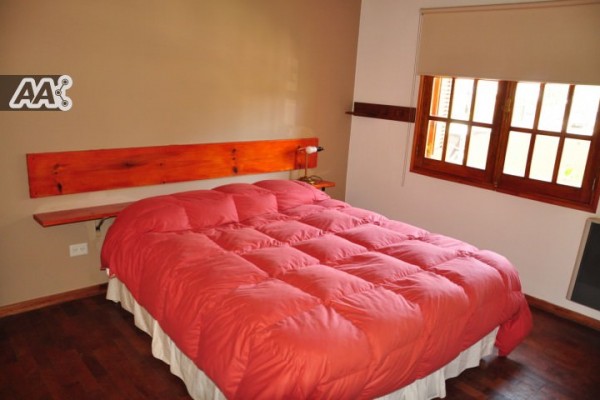 CASA PARA 8/10 PERSONAS - CENTRICA - 3/4 DORMITORIOS - PILETA - GALERIA - PARRILLA - EQUIPAMIENTO FULL