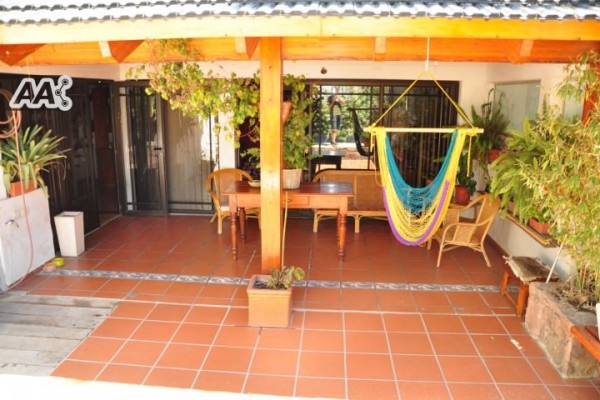 CASA PARA 8/10 PERSONAS - CENTRICA - 3/4 DORMITORIOS - PILETA - GALERIA - PARRILLA - EQUIPAMIENTO FULL