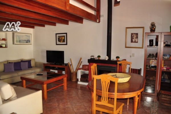 CASA PARA 8/10 PERSONAS - CENTRICA - 3/4 DORMITORIOS - PILETA - GALERIA - PARRILLA - EQUIPAMIENTO FULL
