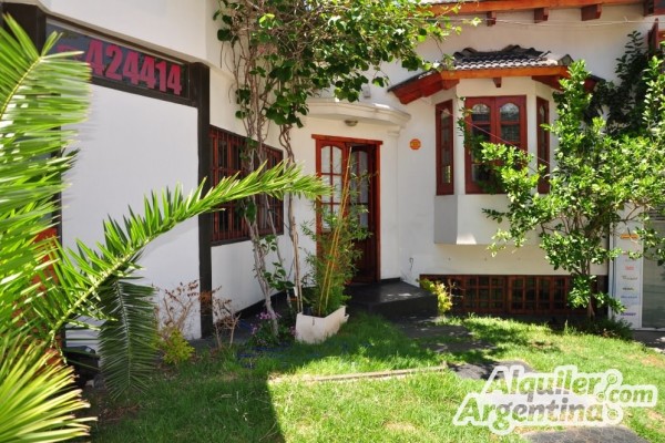 CASA PARA 8/10 PERSONAS - CENTRICA - 3/4 DORMITORIOS - PILETA - GALERIA - PARRILLA - EQUIPAMIENTO FULL