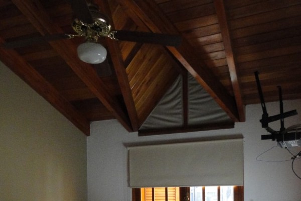 CASA PARA 8/10 PERSONAS - CENTRICA - 3/4 DORMITORIOS - PILETA - GALERIA - PARRILLA - EQUIPAMIENTO FULL