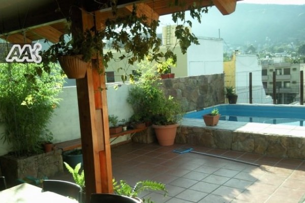 CASA PARA 8/10 PERSONAS - CENTRICA - 3/4 DORMITORIOS - PILETA - GALERIA - PARRILLA - EQUIPAMIENTO FULL