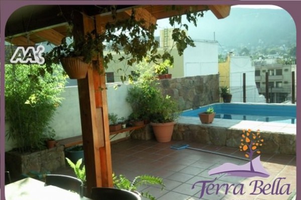 CASA PARA 8/10 PERSONAS - CENTRICA - 3/4 DORMITORIOS - PILETA - GALERIA - PARRILLA - EQUIPAMIENTO FULL