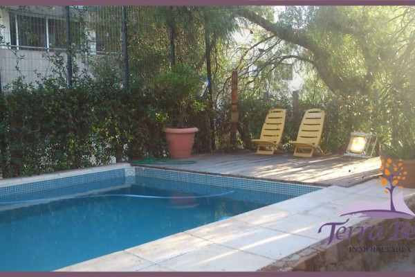 CASA PARA 8/10 PERSONAS - CENTRICA - 3/4 DORMITORIOS - PILETA - GALERIA - PARRILLA - EQUIPAMIENTO FULL