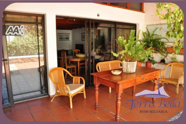 CASA PARA 8/10 PERSONAS - CENTRICA - 3/4 DORMITORIOS - PILETA - GALERIA - PARRILLA - EQUIPAMIENTO FULL