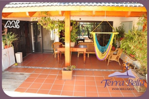 CASA PARA 8/10 PERSONAS - CENTRICA - 3/4 DORMITORIOS - PILETA - GALERIA - PARRILLA - EQUIPAMIENTO FULL