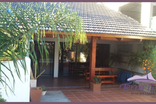 CASA PARA 8/10 PERSONAS - CENTRICA - 3/4 DORMITORIOS - PILETA - GALERIA - PARRILLA - EQUIPAMIENTO FULL