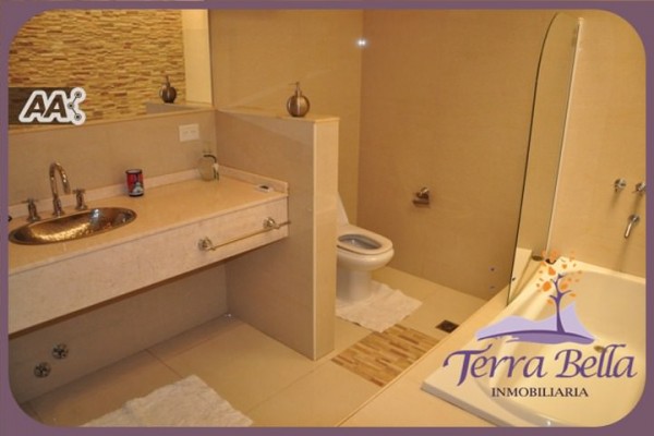 CASA PARA 8/10 PERSONAS - CENTRICA - 3/4 DORMITORIOS - PILETA - GALERIA - PARRILLA - EQUIPAMIENTO FULL