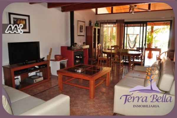 CASA PARA 8/10 PERSONAS - CENTRICA - 3/4 DORMITORIOS - PILETA - GALERIA - PARRILLA - EQUIPAMIENTO FULL