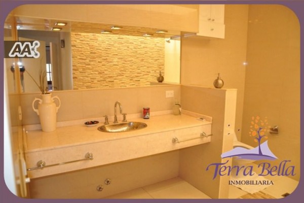 CASA PARA 8/10 PERSONAS - CENTRICA - 3/4 DORMITORIOS - PILETA - GALERIA - PARRILLA - EQUIPAMIENTO FULL
