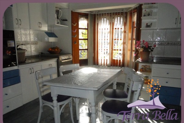 CASA PARA 8/10 PERSONAS - CENTRICA - 3/4 DORMITORIOS - PILETA - GALERIA - PARRILLA - EQUIPAMIENTO FULL