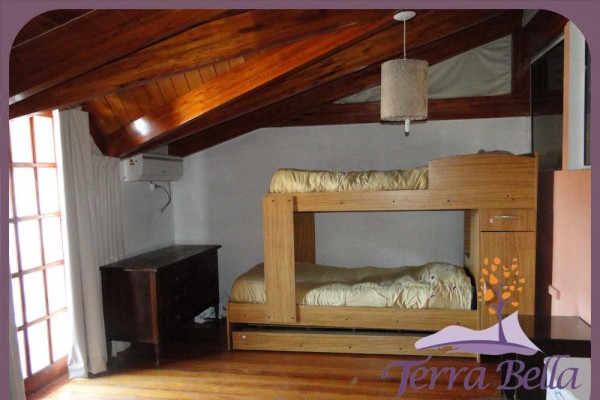 CASA PARA 8/10 PERSONAS - CENTRICA - 3/4 DORMITORIOS - PILETA - GALERIA - PARRILLA - EQUIPAMIENTO FULL