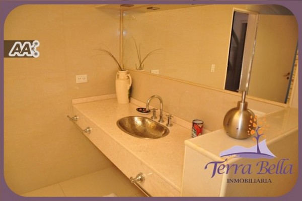 CASA PARA 8/10 PERSONAS - CENTRICA - 3/4 DORMITORIOS - PILETA - GALERIA - PARRILLA - EQUIPAMIENTO FULL
