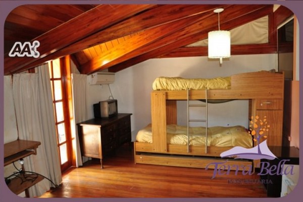 CASA PARA 8/10 PERSONAS - CENTRICA - 3/4 DORMITORIOS - PILETA - GALERIA - PARRILLA - EQUIPAMIENTO FULL