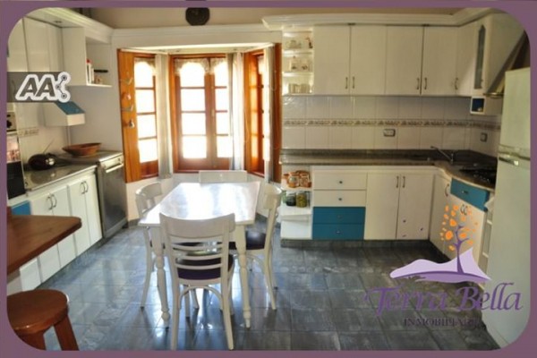 CASA PARA 8/10 PERSONAS - CENTRICA - 3/4 DORMITORIOS - PILETA - GALERIA - PARRILLA - EQUIPAMIENTO FULL